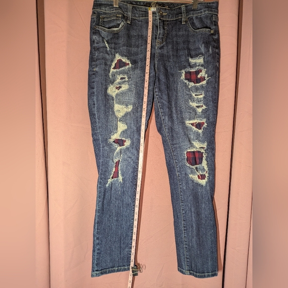 TORRID Distressed Boyfriend Skinny Jeans with Plaid Details 14R - Picture 4 of 8